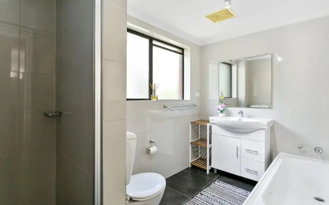 Bondi Bliss Lamrock