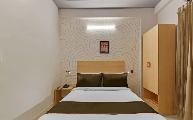 Collection O 40206 Govind Marg
