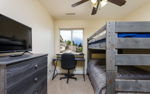 Ponderosa Retreat 4 Bedroom Home by Redawning