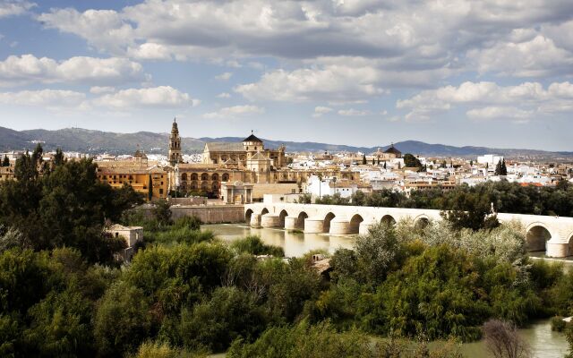 Отель NH Córdoba Guadalquivir вид на фасад