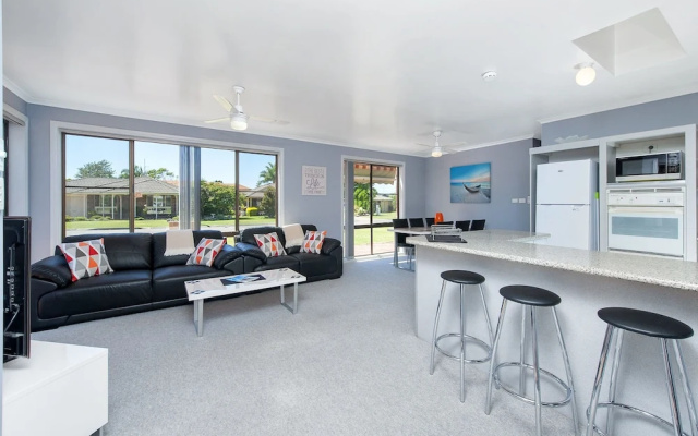 Shoreline Drive, Duplex 01,39, Little Pearl