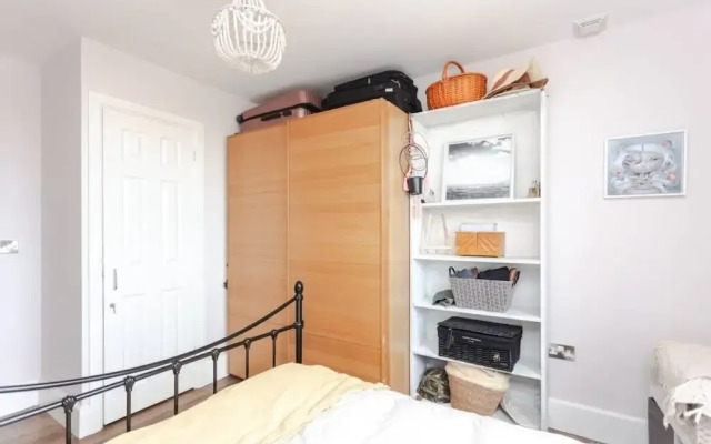 Serene 1 Bedroom Flat in Clapton With Balcony