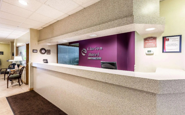 AmericInn & Suites By Wyndham Baraboo Event Center