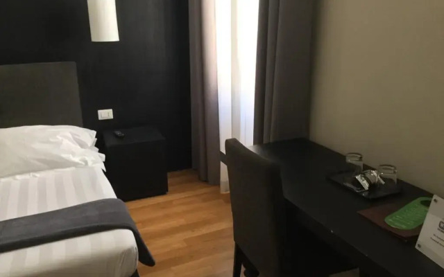 Rhome Terminal Guest House