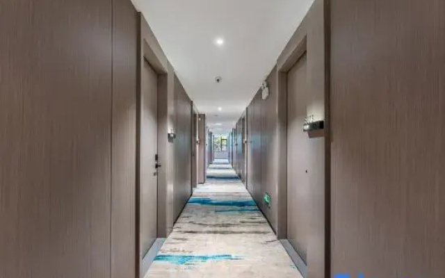 Quanli Hotel (Guangzhou Baiyun Tongde Subway Station)