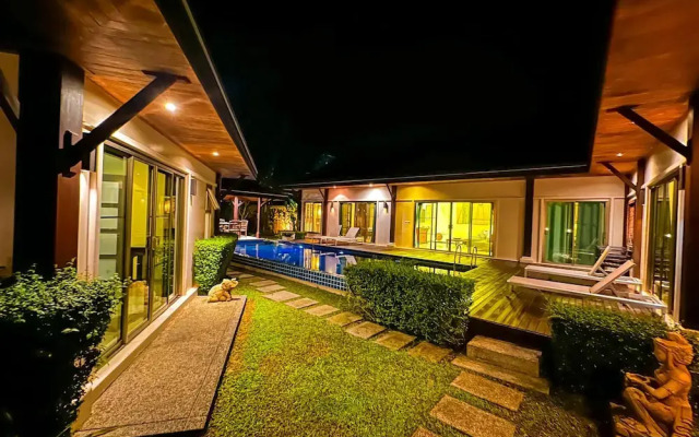 Emerald Pool Villa