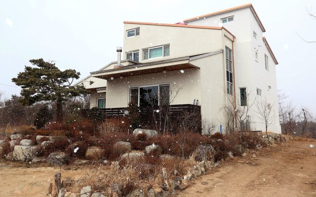 Guesthouse Gilson in Sokcho, South Korea from 77$, photos, reviews - zenhotels.com hotel front