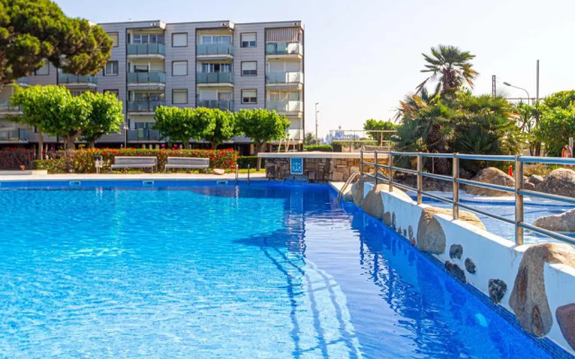 Residencial Costamar next Bcn, 50m beach with swimmingpool