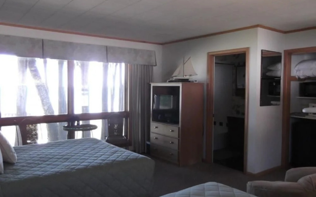 Square Rigger Harbor Motel