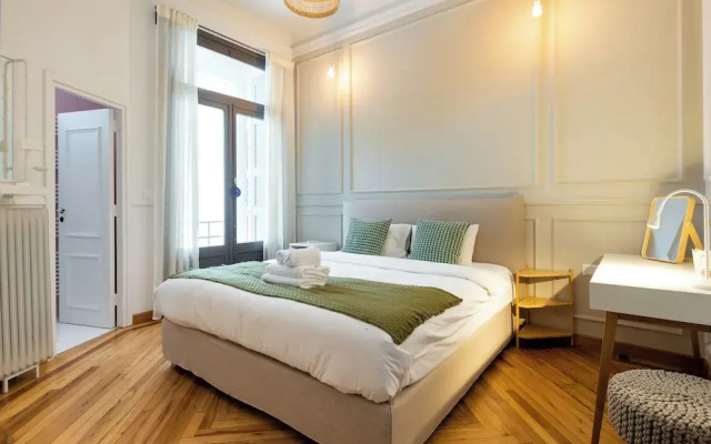 Meadows - Luxury 3-Bedroom Apt in Athens