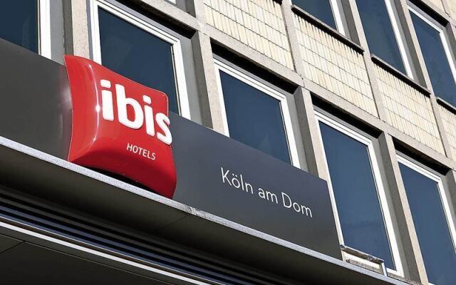 Ibis Hotel Köln Am Dom вид на фасад