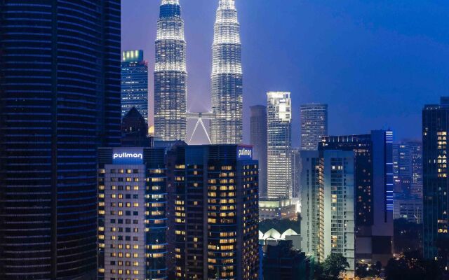 Pullman Kuala Lumpur City Centre Hotel & Residences вид на фасад