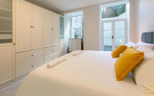 Luxury 2 bedroom Clifton flat with free parking