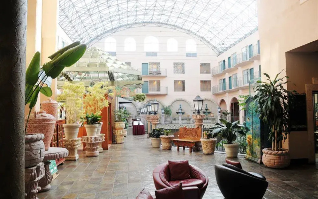 Pacific Inn Resort & Conference Center