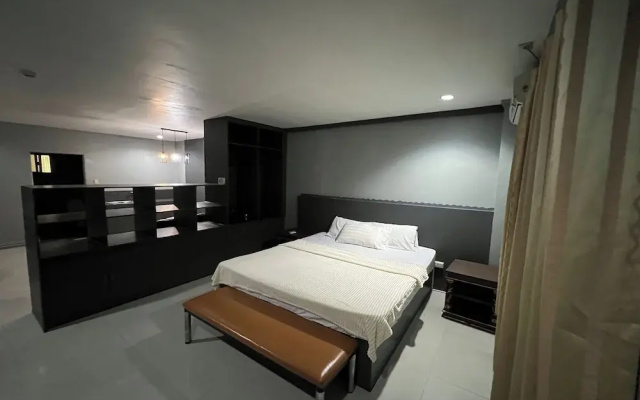 Garden Suite Hotel near Koreatown by ZUZU