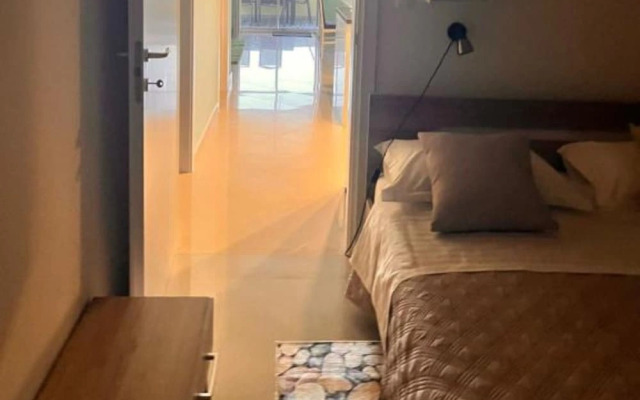 Beachfront Apartment Live