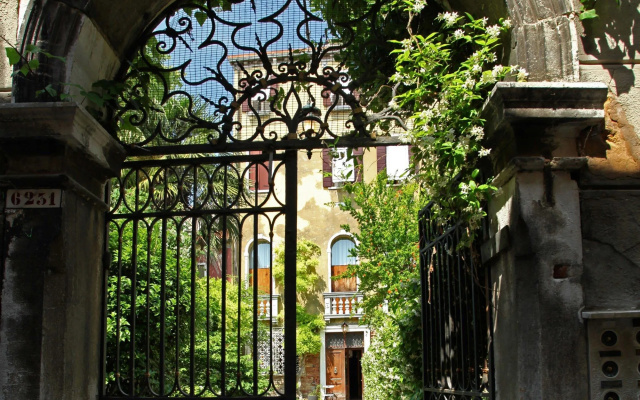 Testa - WR Apartments