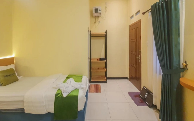 Urbanview Hotel Sakura Kampung Inggris Pare by RedDoorz