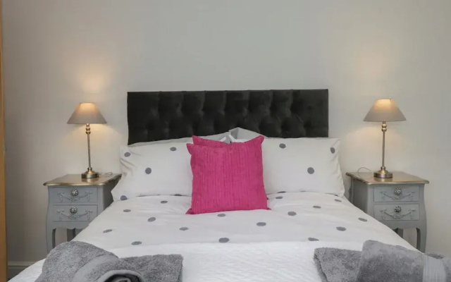 Yewdale View Apartment