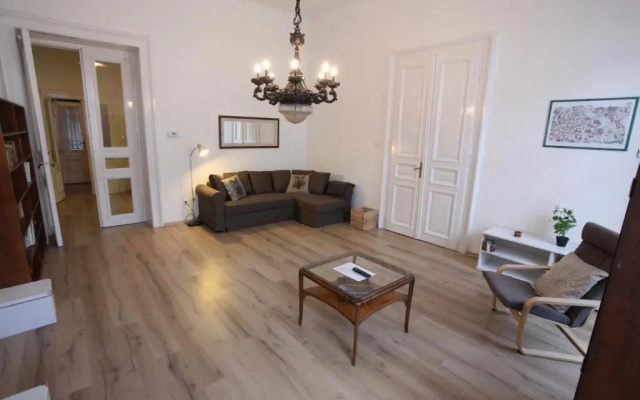 Dfive Apartments - Sissy
