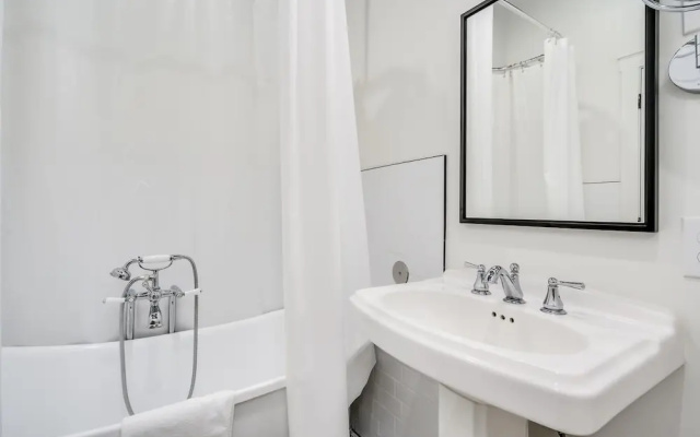 Private Suite in Historic Austin B&b: Sleeps 2!