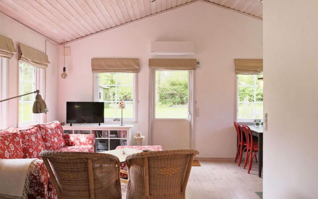 6 Person Holiday Home in Dronningmolle
