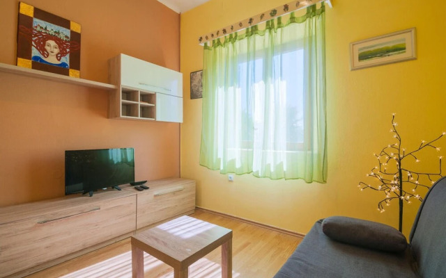 Beautiful Home in Dugi Rat With 3 Bedrooms, Wifi and Outdoor Swimming Pool
