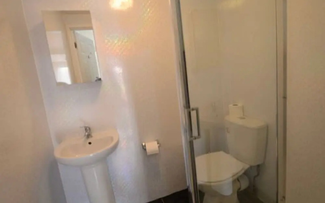 Simplistic Apartment in Coventry near Fargo Village