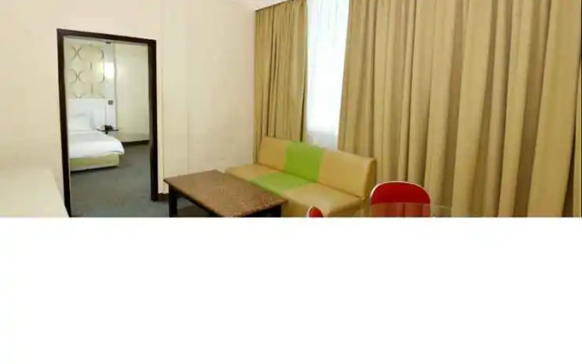 RedDoorz Premium at Hotel Ratu Residence