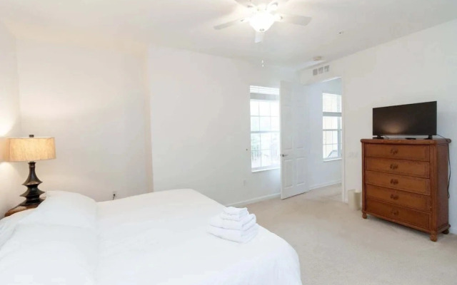 Condo 5min-universal Spacious Condo Vc101