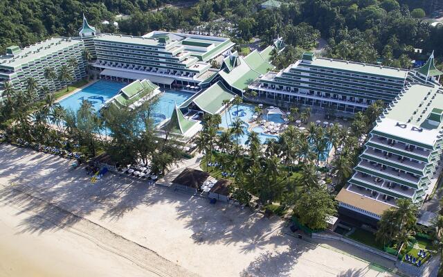 Отель Le Meridien Phuket Beach Resort вид на фасад