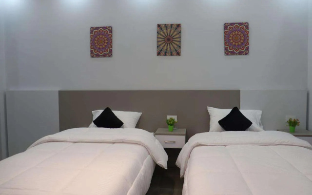 Elite Pyramids Inn