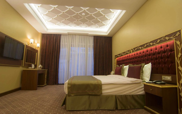 MB Deluxe Hotel