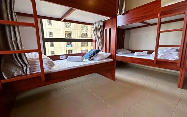Хостел Business Backpackers JBR