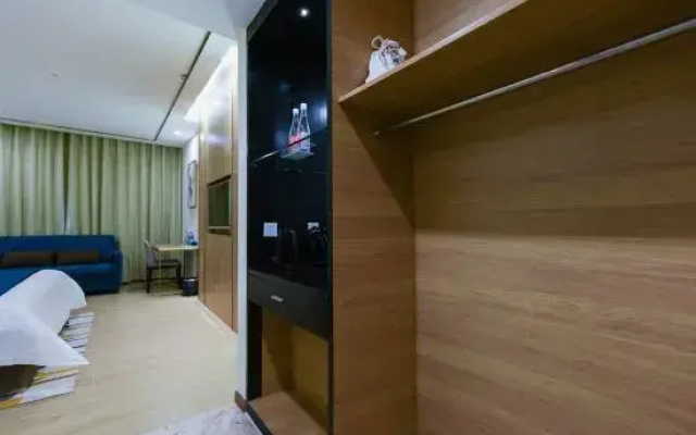 Tomato Hotel