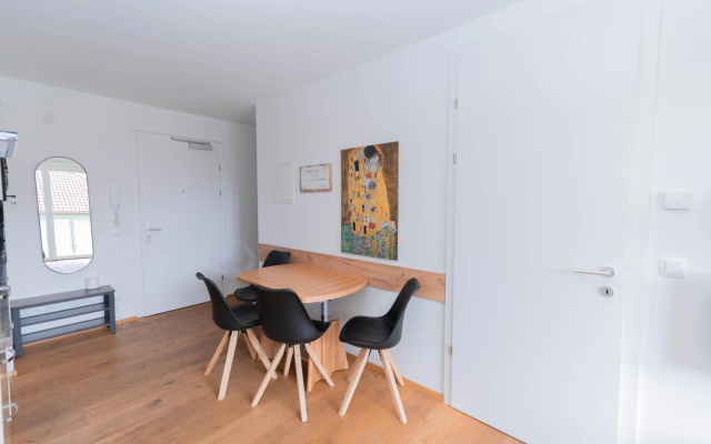 Modern apartment near city center - balcony