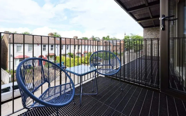 The South Wimbledon Hideout - Fancy 1bdr Flat With Balcony