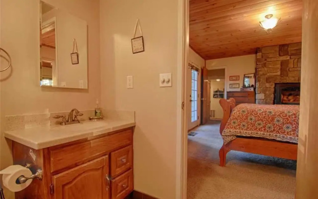 Stunning Lake Views From Cozy Cabin! #105