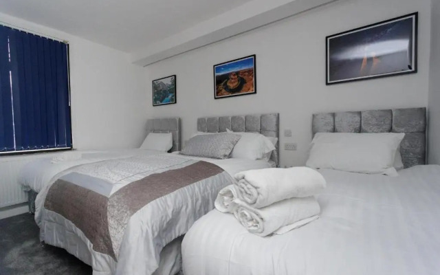 TOWLER HOUSE APARTMENTS 6 beds in 3 bedrooms
