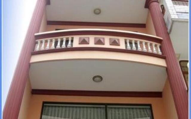 Chau Long Mini Hotel вид на фасад