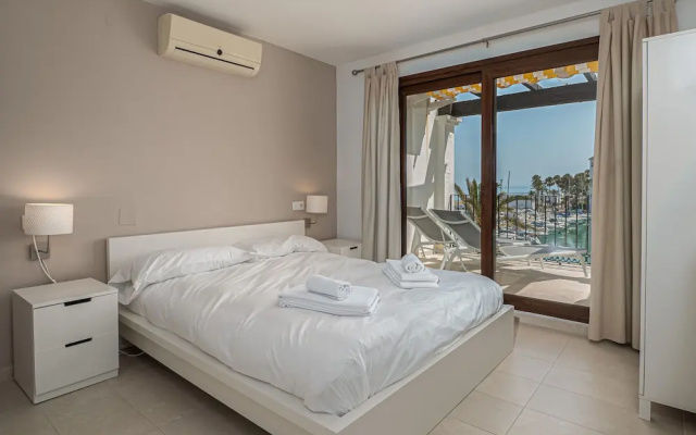 Beautiful Duquesa Harbour apt 2001