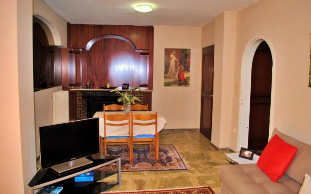 Sunny Beach Apartment Near Sounion