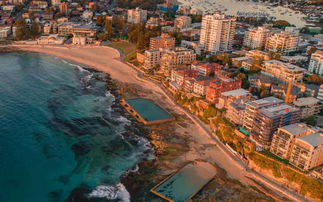 South Cronulla Apt Steps to Surf & Ocean Pools