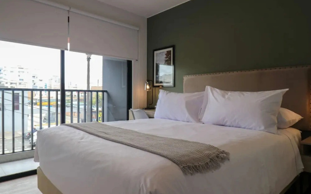 w Graceful 1BR w/ Perfect Balcony in Miraflores