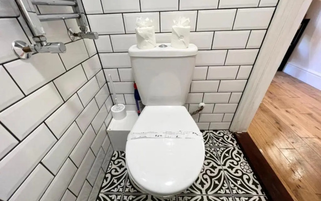 Flat 4, 10 St John's