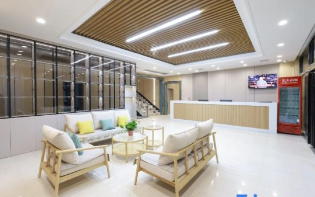Yuxian Junyue Business Hotel