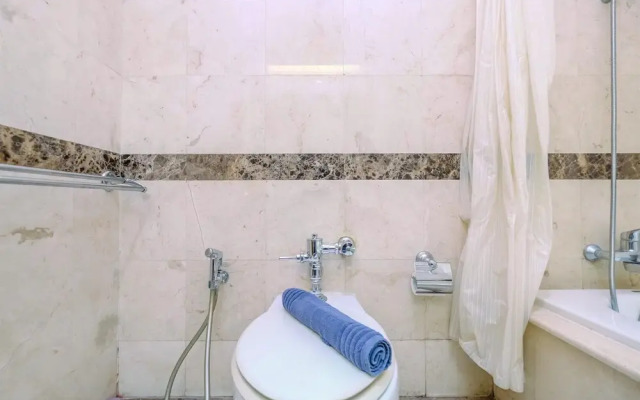 Comfort And Cozy Studio At Roosseno Plaza Apartment