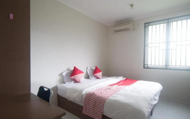 OYO 3049 Scientia Dormitory Near RS Bethsaida