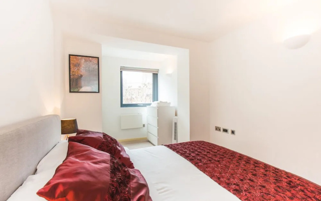 Spacious 1 Bedroom Apartment in Kensington - A2