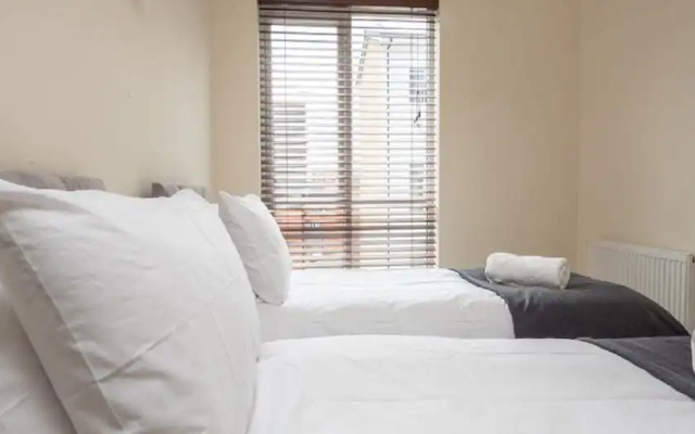 Open plan 2 Bedroom Apartment